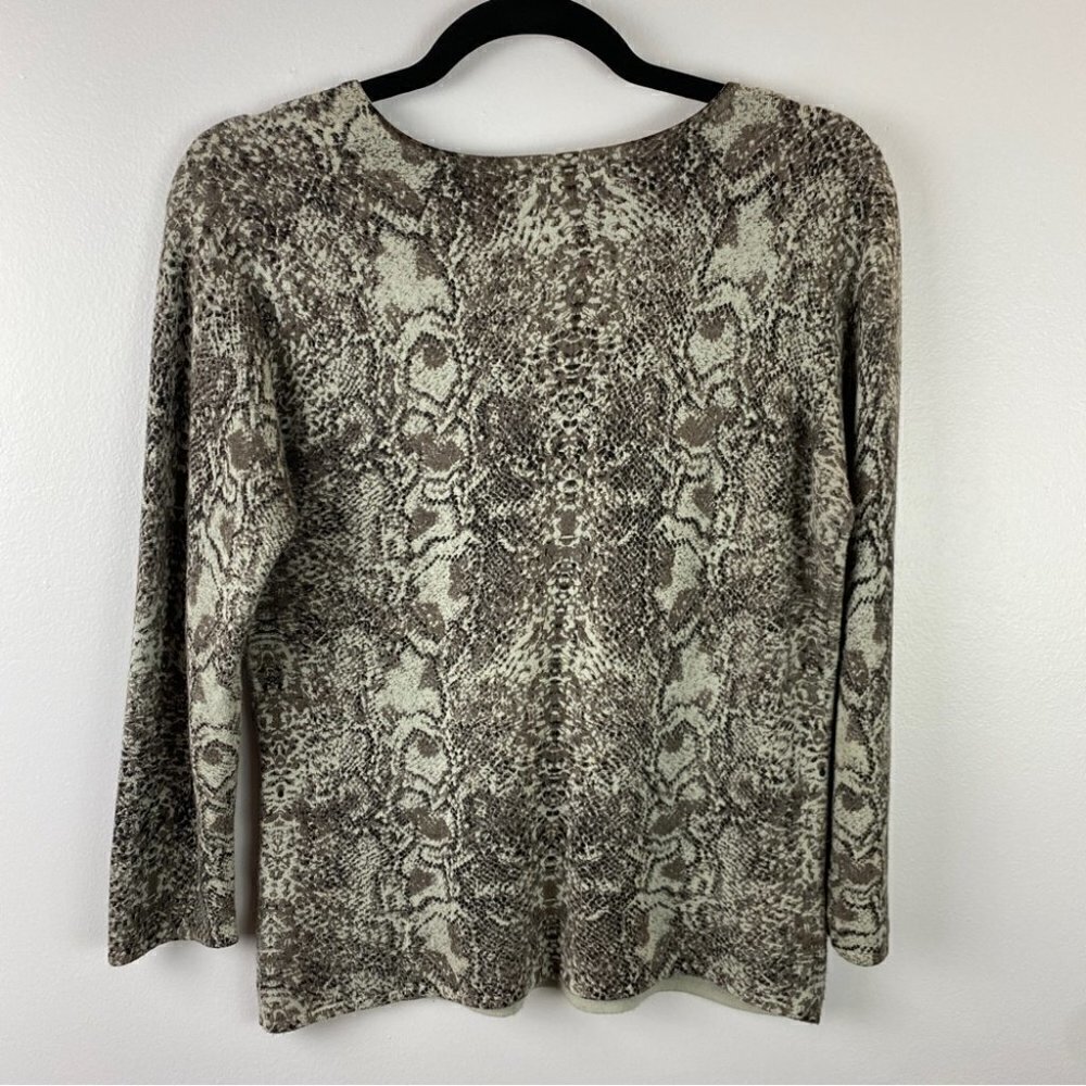 ✨3/$20✨ Paraphrase Boho Chic Animal Print V Neck Long Sleeve Sweater Medium - Picture 9 of 9
